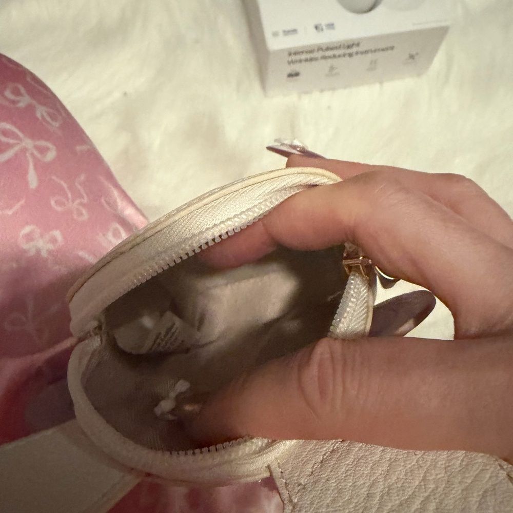 Cute Bunny Sunglasses Pouch - Pink and Cream - Picture 2 of 3